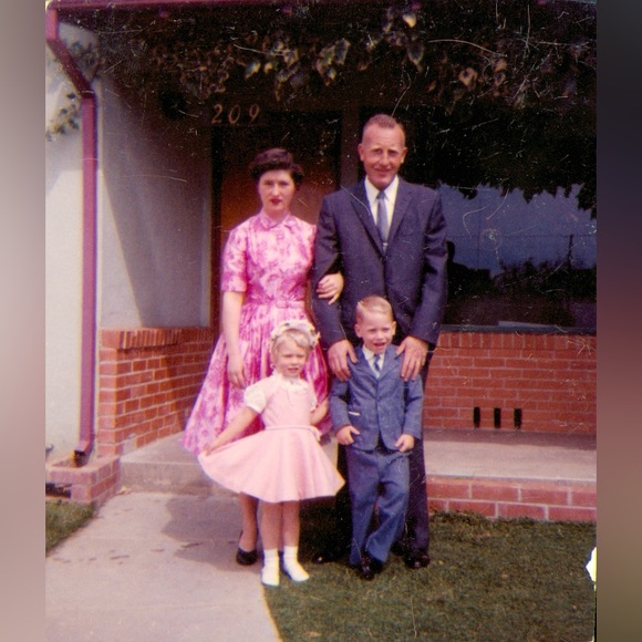 Meet your Poshmark Ambassador, Lisa! - Picture 7 of 11